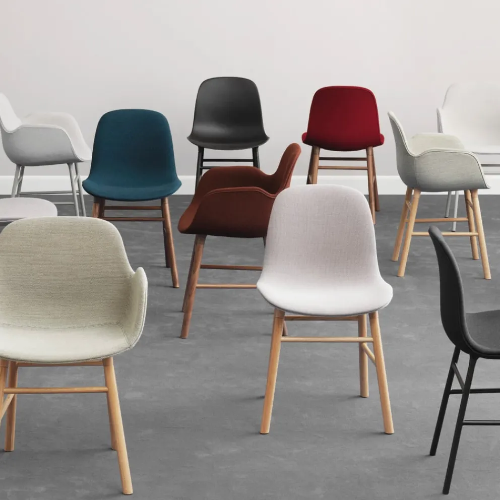 Normann Copenhagen Armlehnstuhl Form messing, schwarz Hot