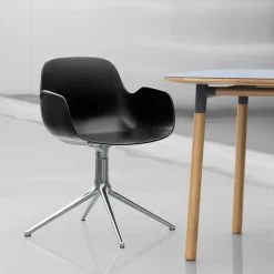 Normann Copenhagen Armlehnstuhl Form schwarz Best