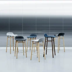 Normann Copenhagen Barhocker Form schwarz, walnuss