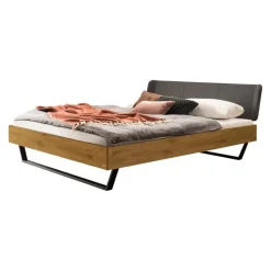 Bett Adriano