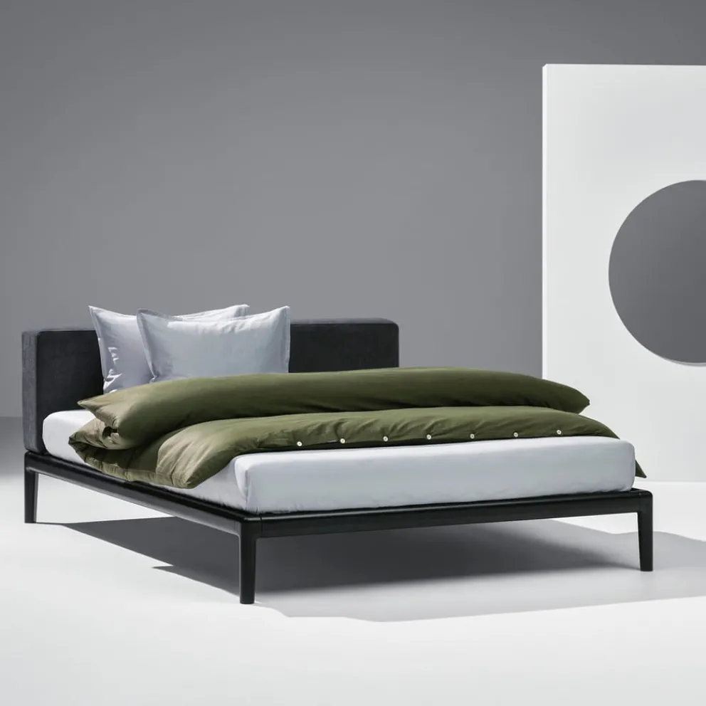 atelier pfister Bett Floos schwarz New
