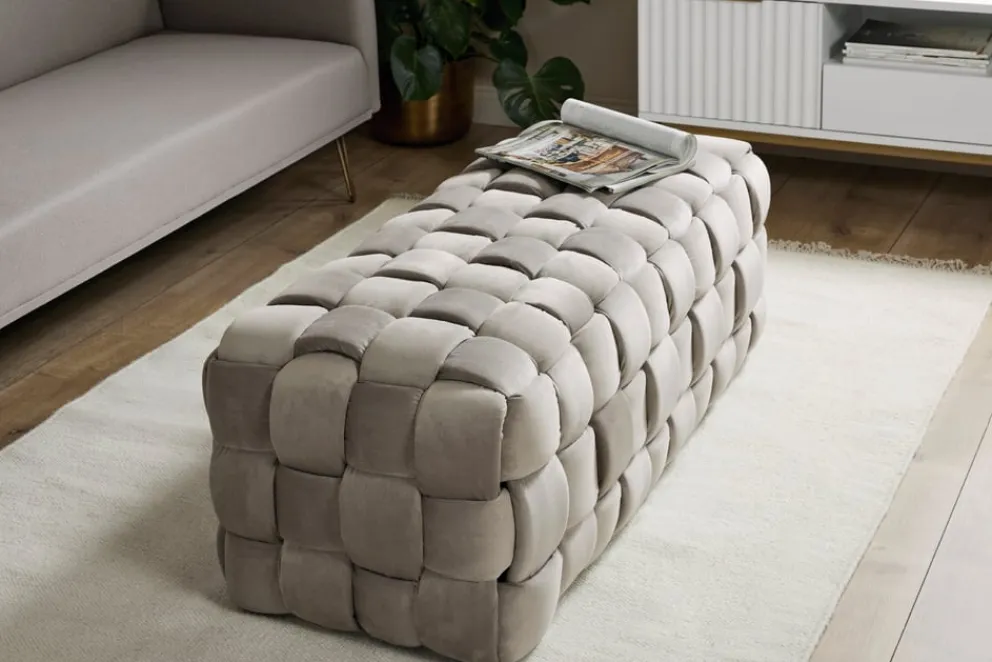 Novel Hocker Art L