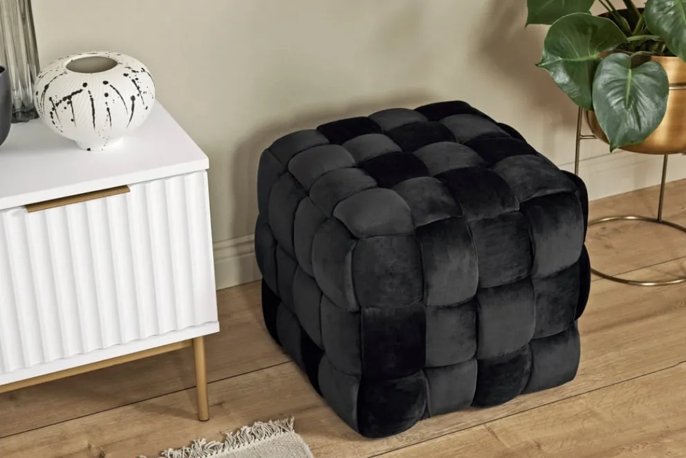 Novel Hocker Art S Best