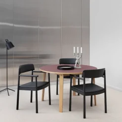 Normann Copenhagen Stuhl Timb Ultra Leather Black, eschefarbig New