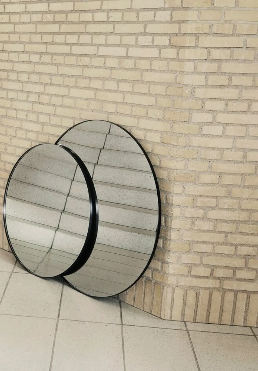 Aytm Wandspiegel Circum schwarz Sale